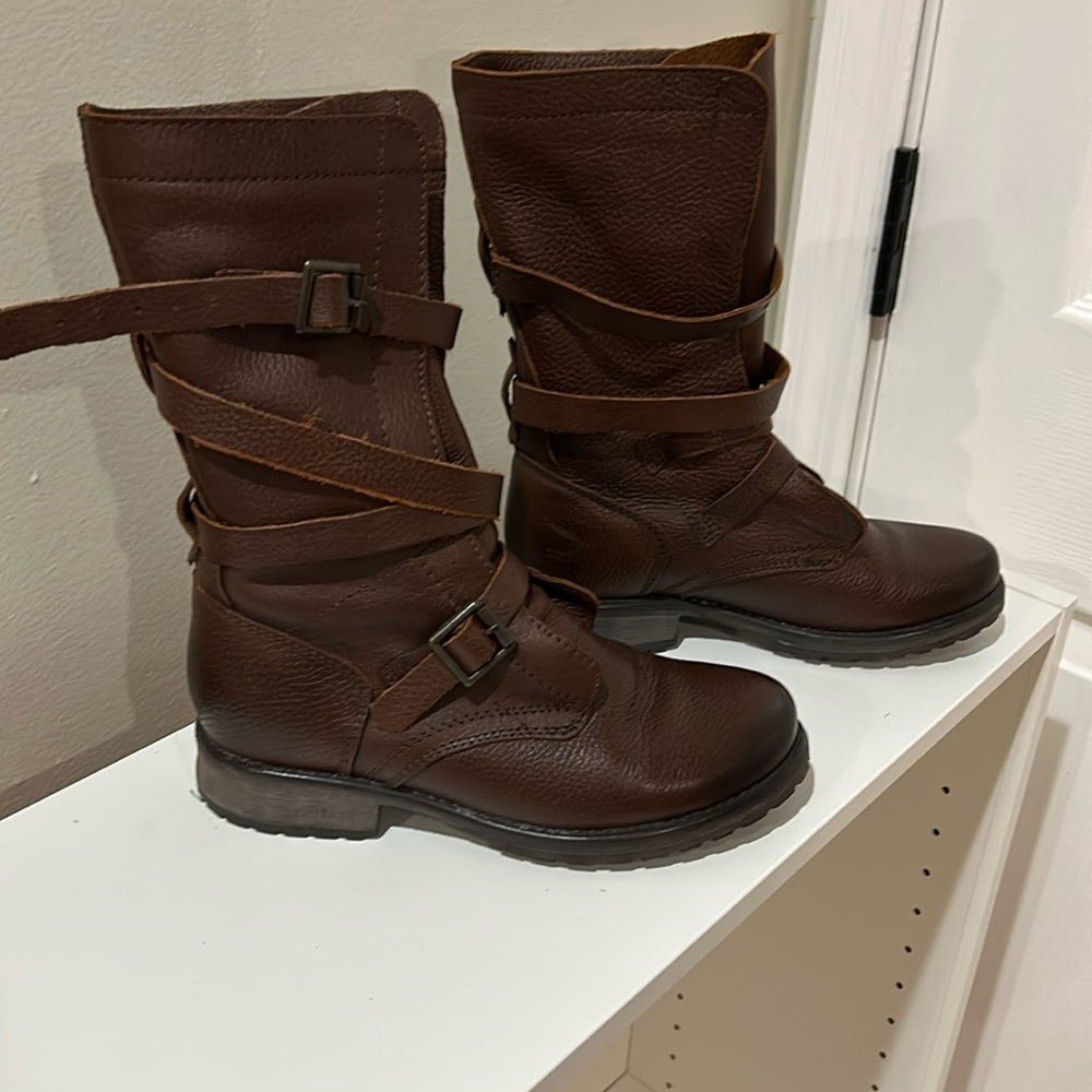 Women’s combat boots